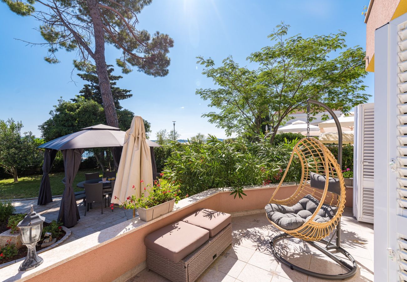 Ferienwohnung in Sukošan - Strandapartment Villa Carmen Ferienwohnung in Sukošan - Strandapartment Villa Carmen