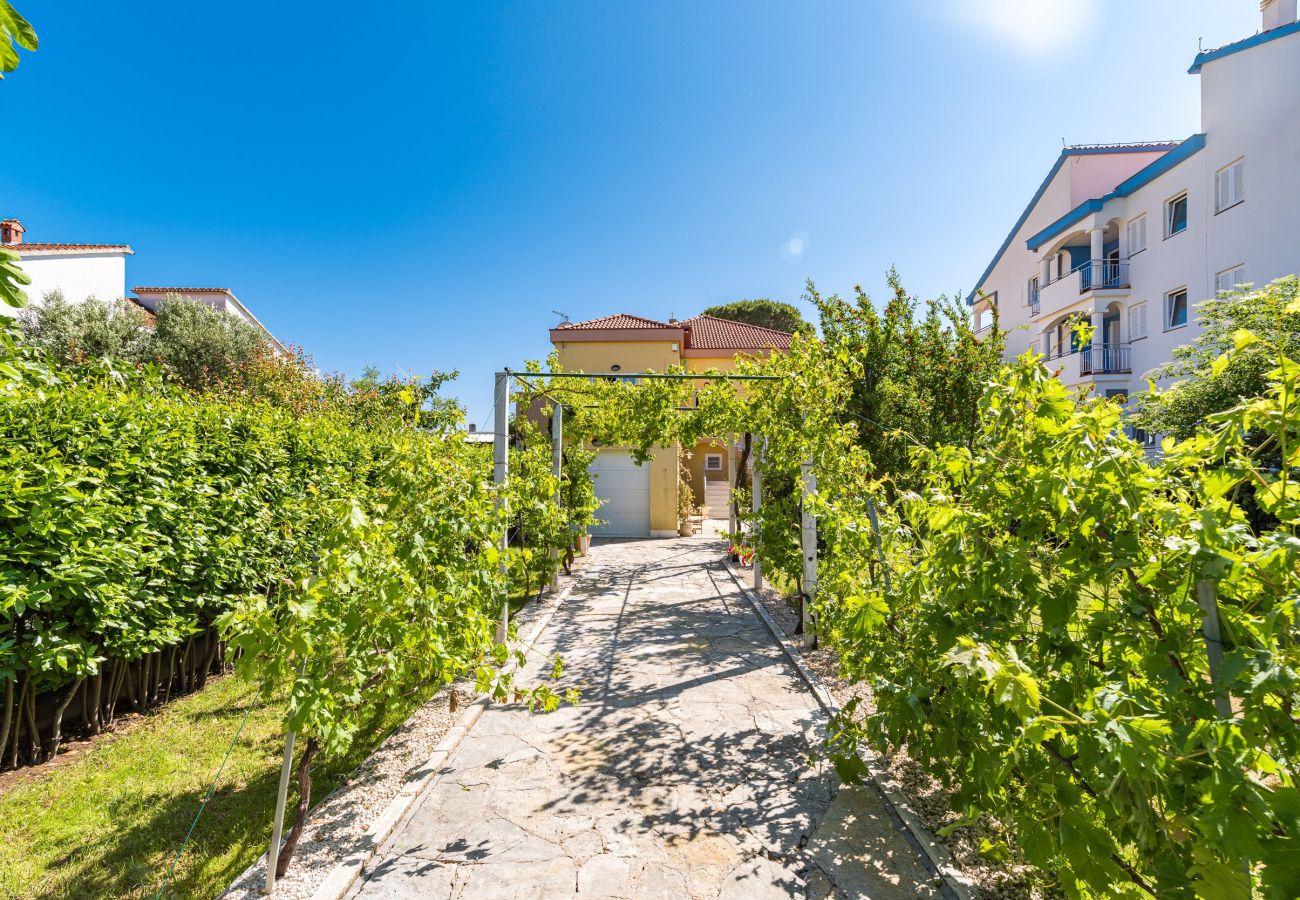 Ferienwohnung in Sukošan - Strandapartment Villa Carmen Ferienwohnung in Sukošan - Strandapartment Villa Carmen