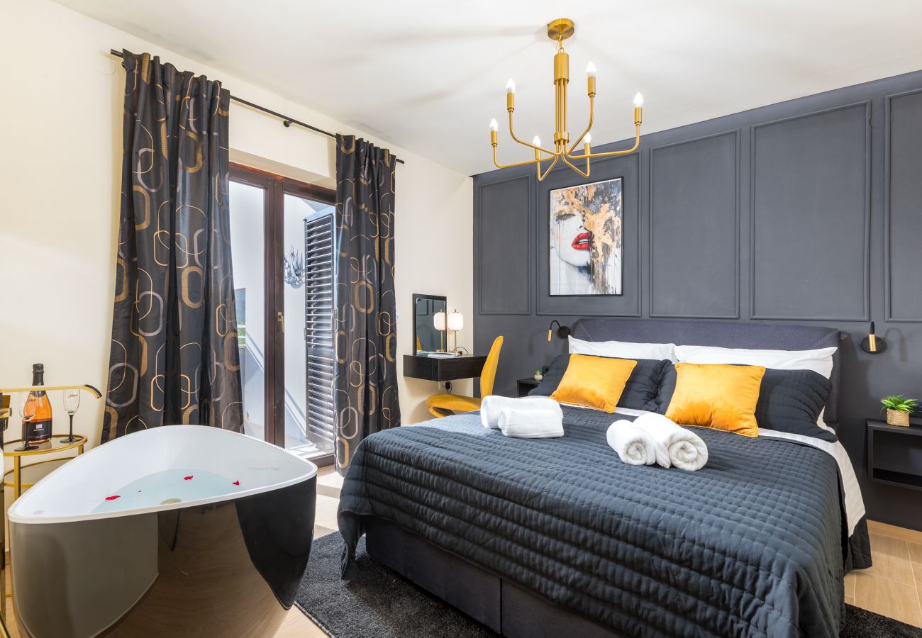 Ferienwohnung in Fažana - Luxe Apt Marceta 6 - Paarurlaub mit Pool