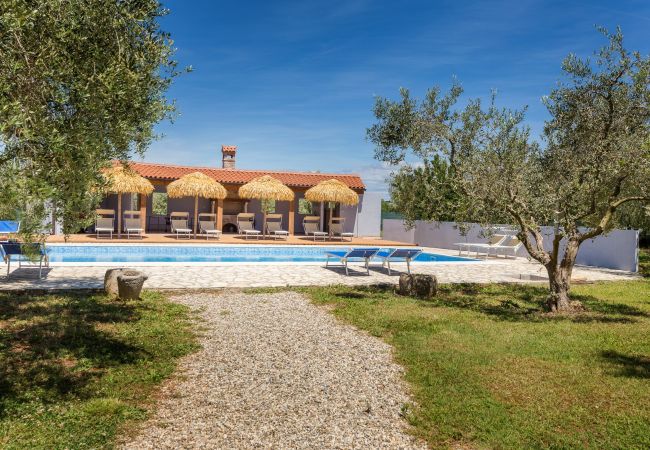 Zimmeranmietung in Fažana - Luxe Zimmer Marceta 7 mit Gemeinschaftspool Zimmeranmietung in Fažana - Luxe Zimmer Marceta 7 mit Gemeinschaftspool