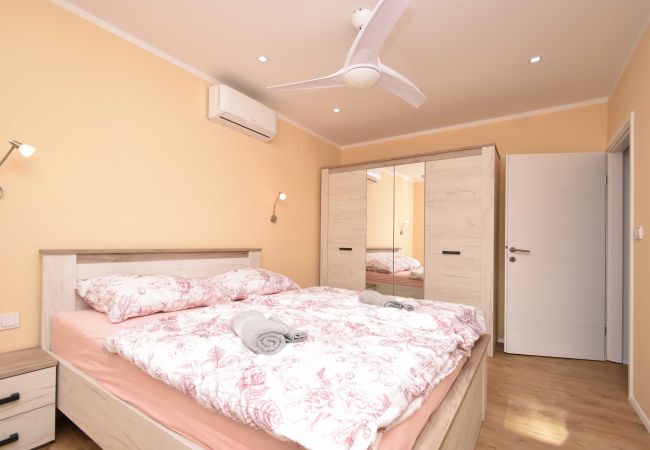 Ferienwohnung in Šibenik-Brodarica - Blue Chill Apartment Ferienwohnung in Šibenik-Brodarica - Blue Chill Apartment