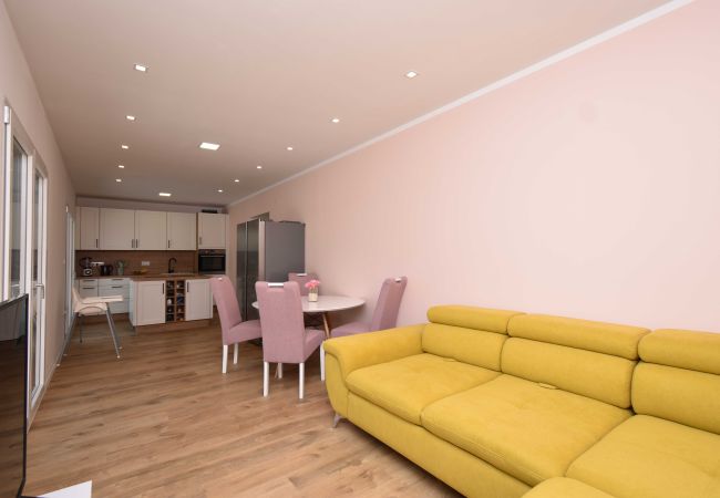 Ferienwohnung in Šibenik-Brodarica - Blue Chill Apartment Ferienwohnung in Šibenik-Brodarica - Blue Chill Apartment