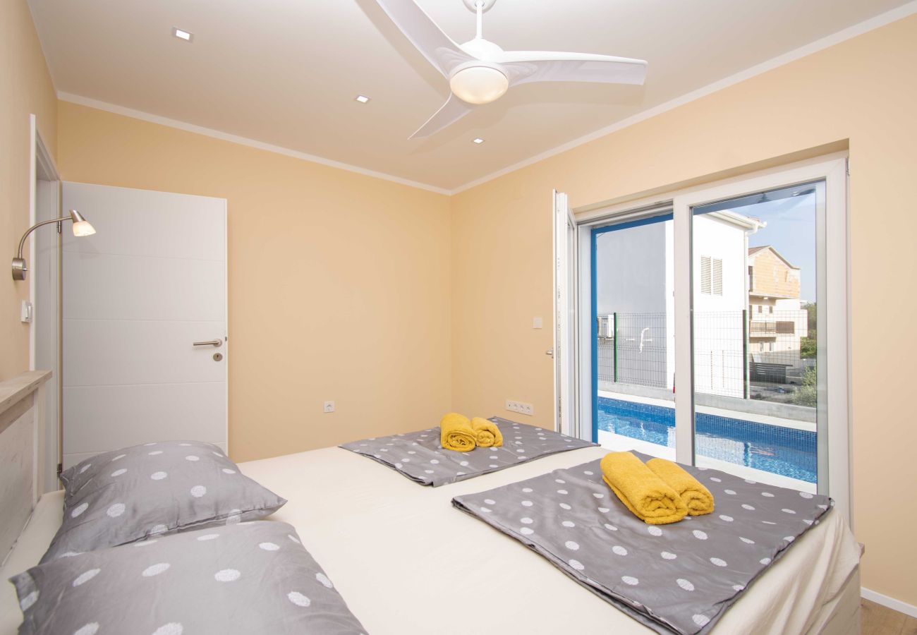 Ferienwohnung in Šibenik-Brodarica - Blue Chill Apartment