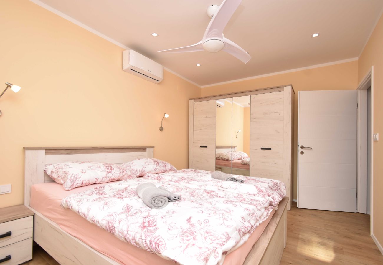 Ferienwohnung in Šibenik-Brodarica - Blue Chill Apartment