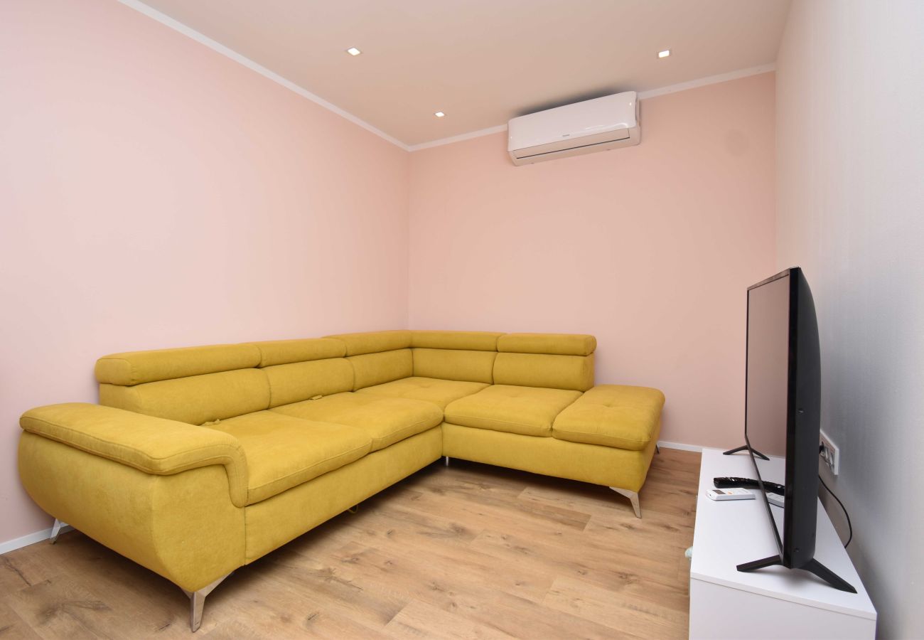 Ferienwohnung in Šibenik-Brodarica - Blue Chill Apartment