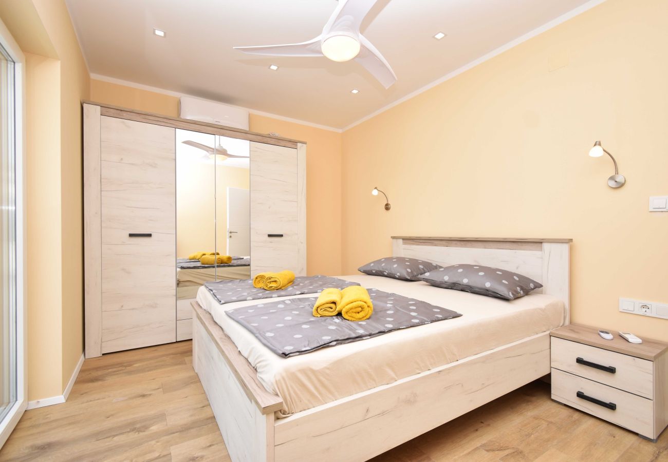 Ferienwohnung in Šibenik-Brodarica - Blue Chill Apartment