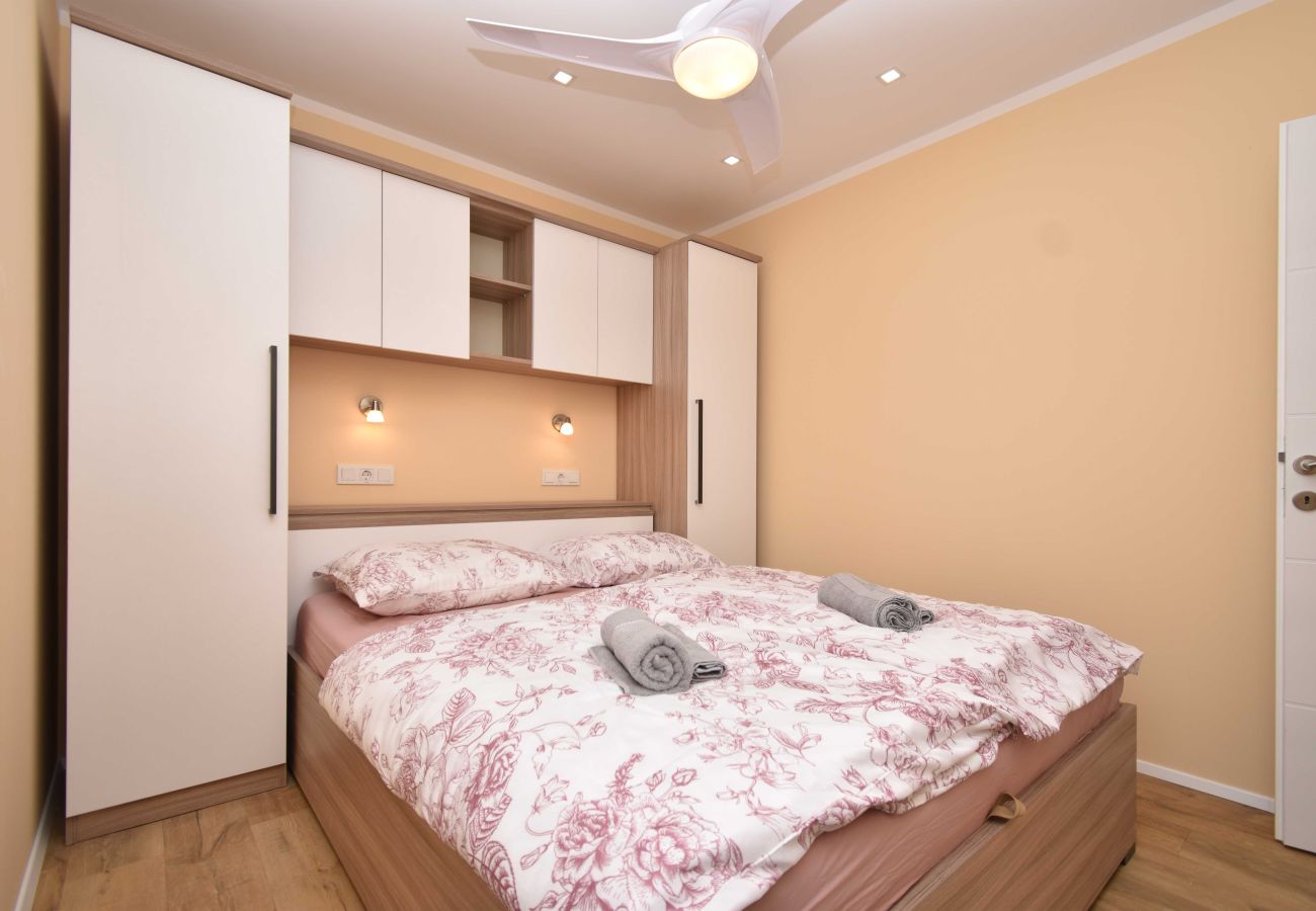 Ferienwohnung in Šibenik-Brodarica - Blue Chill Apartment