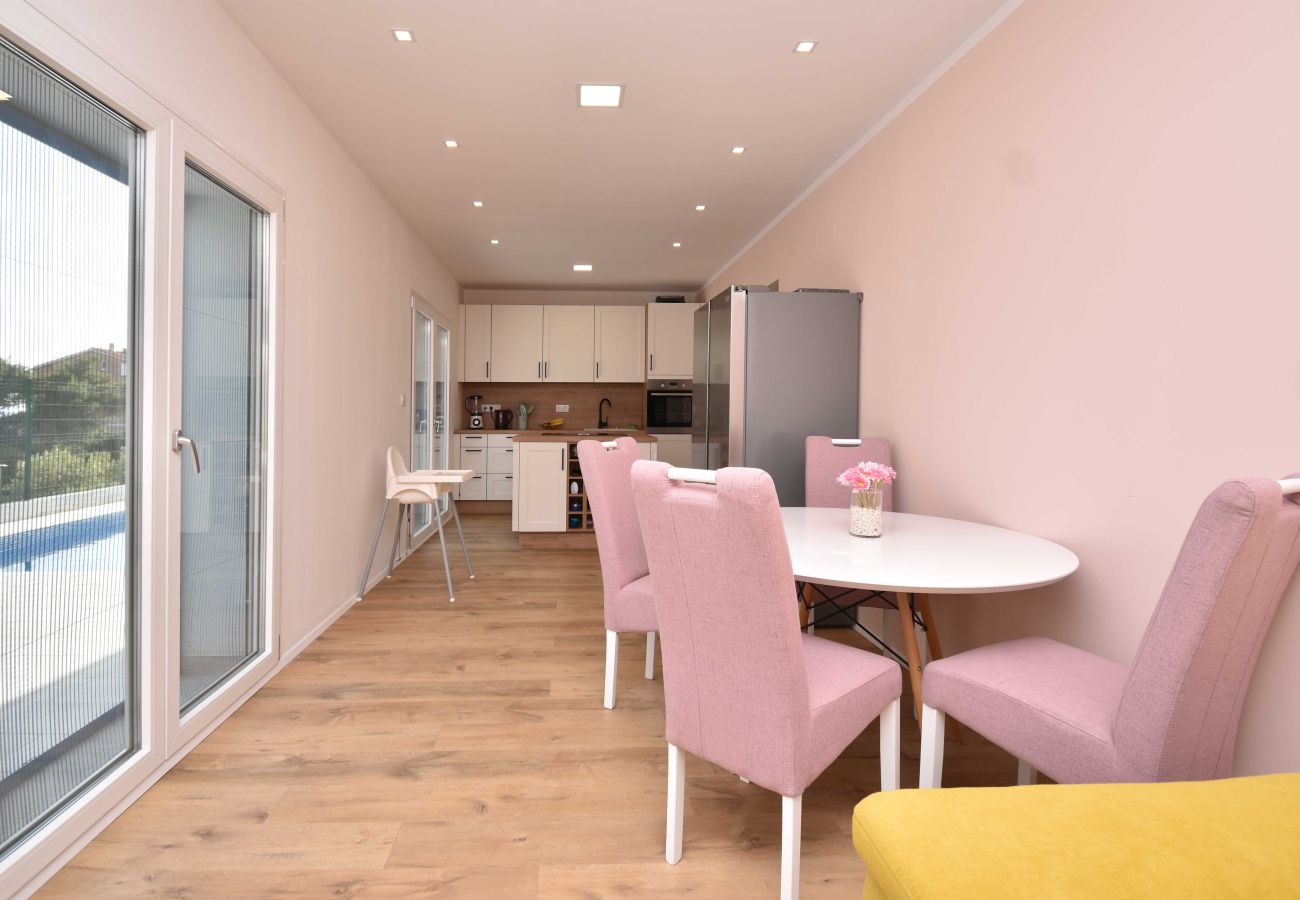 Ferienwohnung in Šibenik-Brodarica - Blue Chill Apartment