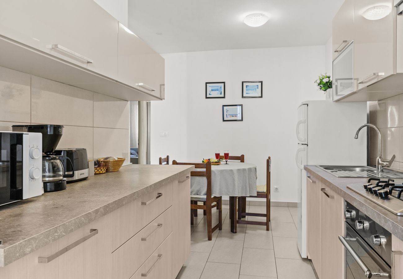 Ferienwohnung in Fažana - Entspannendes FeWo Ines in Fazana - in Strandnähe