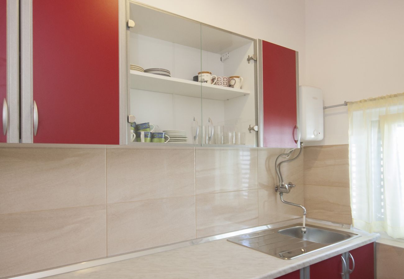 Ferienwohnung in Šibenik-Brodarica - Vier-Zimmer-Wohnung Karla