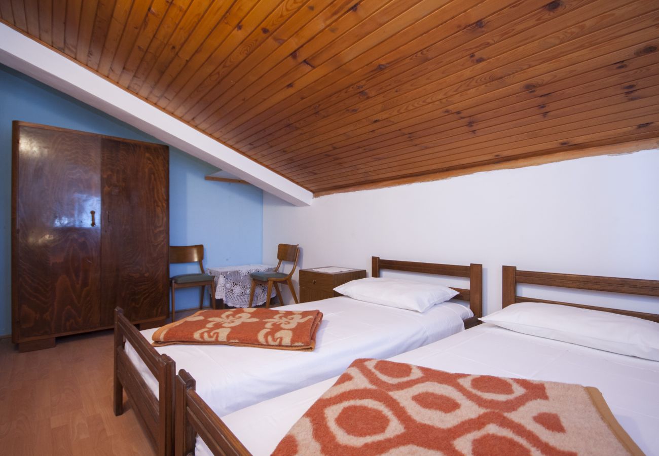 Ferienwohnung in Šibenik-Brodarica - Vier-Zimmer-Wohnung Karla