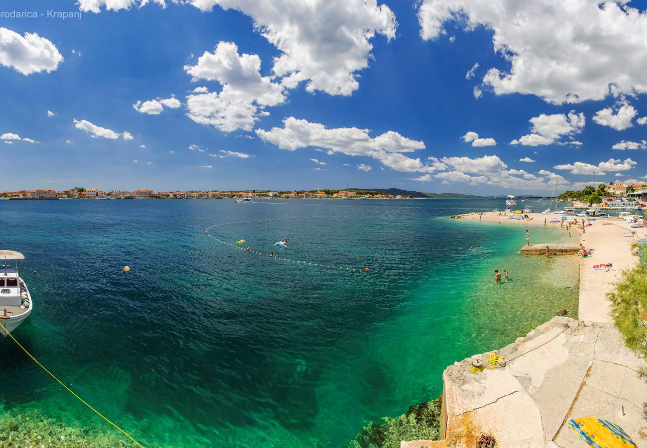Ferienwohnung in Šibenik-Brodarica - Vier-Zimmer-Wohnung Karla