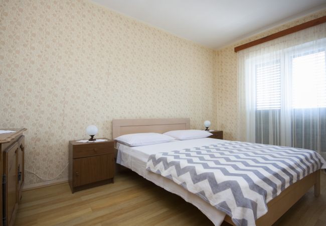 Ferienwohnung in Šibenik-Brodarica - Fünf-Zimmer-Wohnung Daniel