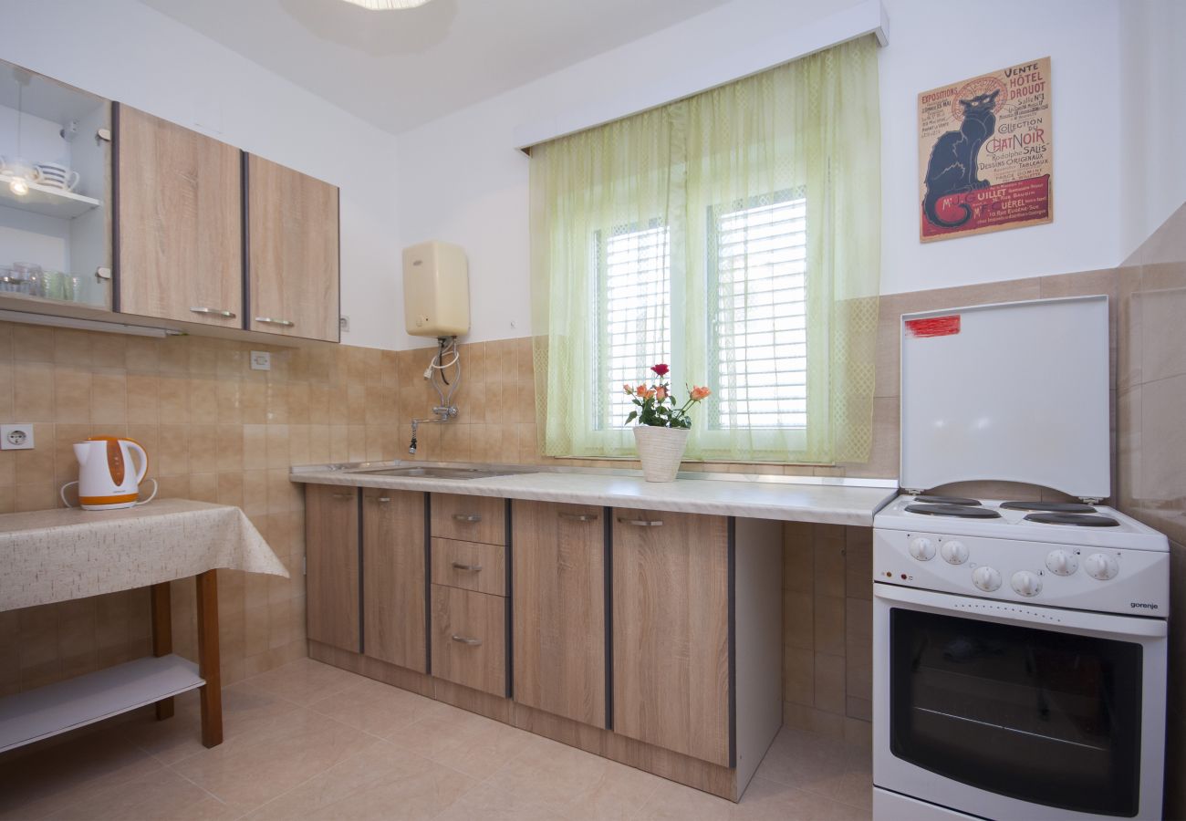 Ferienwohnung in Šibenik-Brodarica - Fünf-Zimmer-Wohnung Daniel