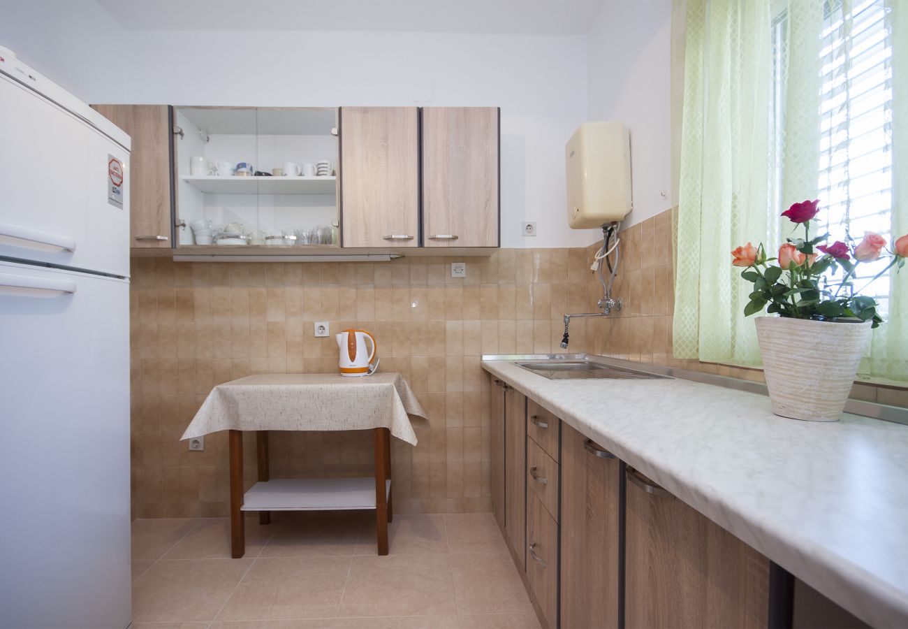 Ferienwohnung in Šibenik-Brodarica - Fünf-Zimmer-Wohnung Daniel