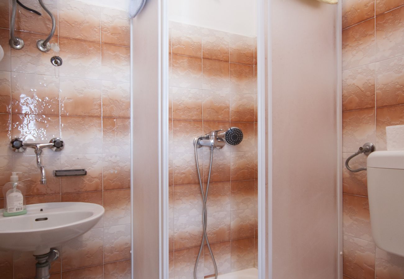 Ferienwohnung in Šibenik-Brodarica - Fünf-Zimmer-Wohnung Daniel