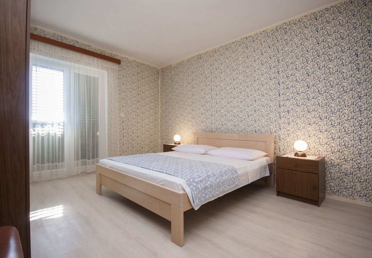 Ferienwohnung in Šibenik-Brodarica - Fünf-Zimmer-Wohnung Daniel