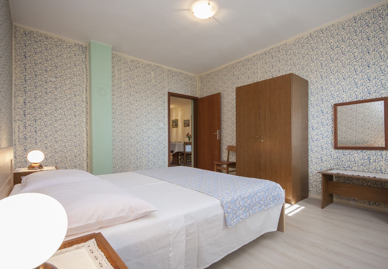 Ferienwohnung in Šibenik-Brodarica - Fünf-Zimmer-Wohnung Daniel