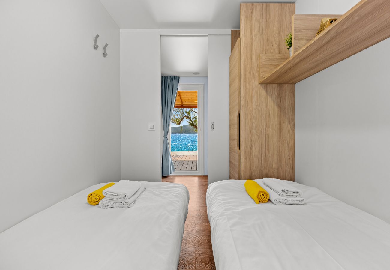 Ferienhaus in Šibenik - Deluxe Mobilheim direkt am Strand