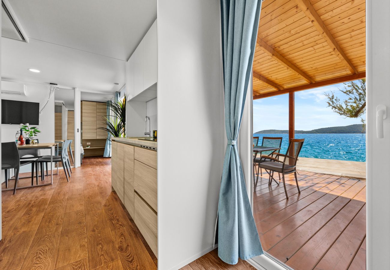 Ferienhaus in Šibenik - Deluxe Mobilheim direkt am Strand