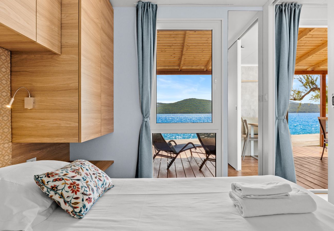 Ferienhaus in Šibenik - Deluxe Mobilheim direkt am Strand