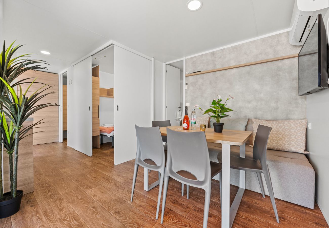 Ferienhaus in Šibenik - Deluxe Mobilheim direkt am Strand