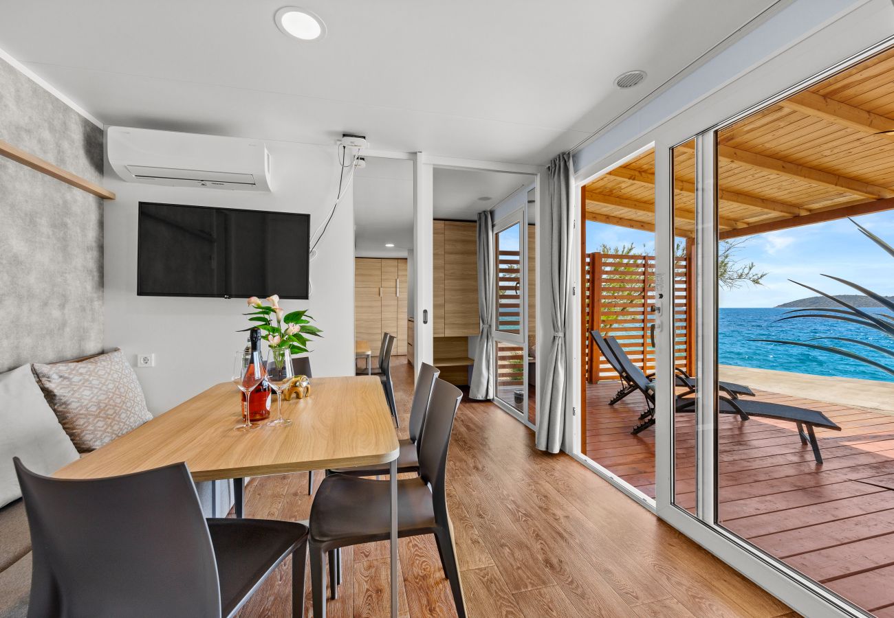 Ferienhaus in Šibenik - Deluxe Mobilheim direkt am Strand