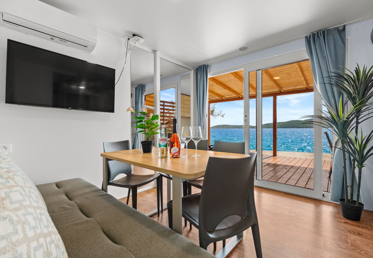 Ferienhaus in Šibenik - Deluxe Mobilheim direkt am Strand