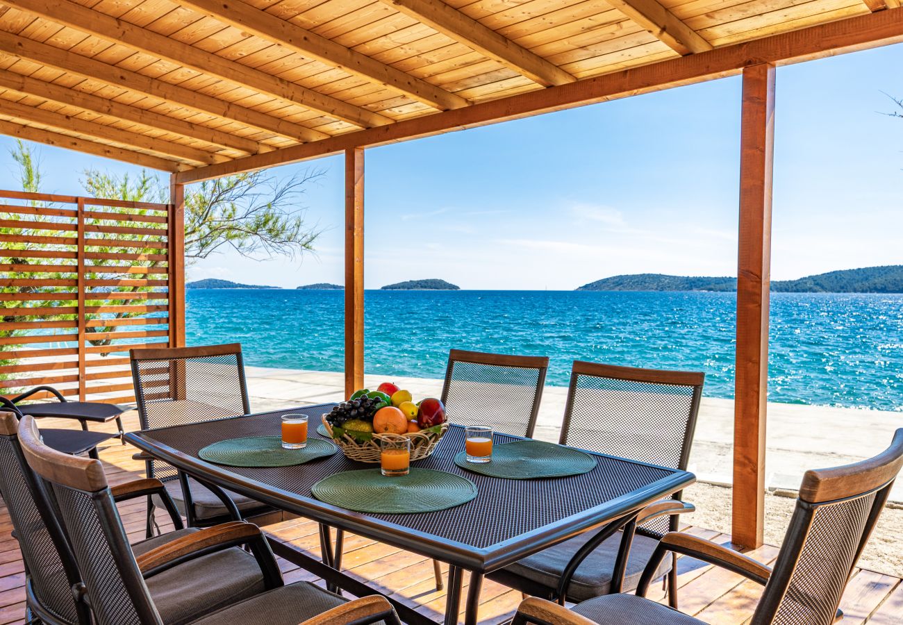 Ferienhaus in Šibenik - Deluxe Mobilheim direkt am Strand