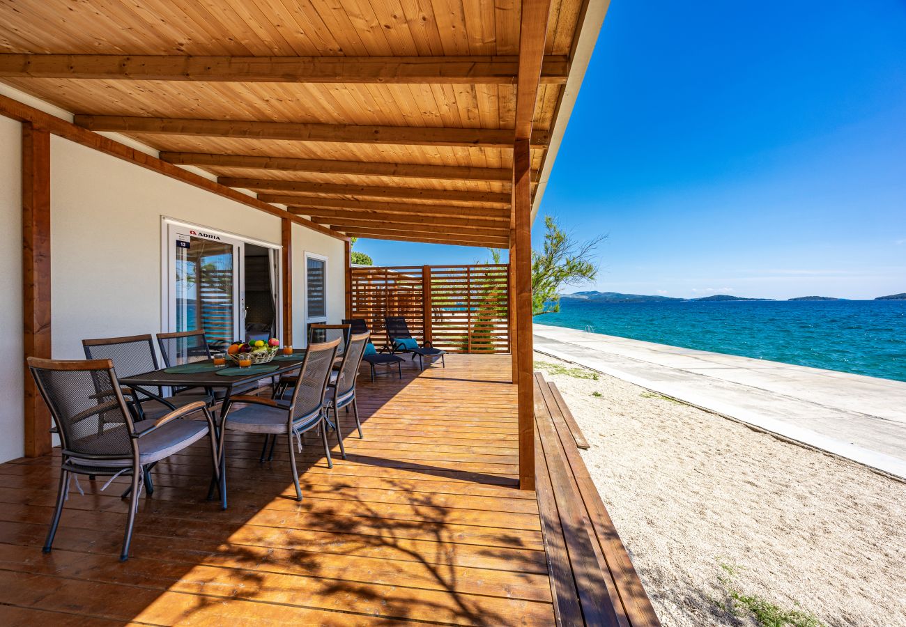 Ferienhaus in Šibenik - Deluxe Mobilheim direkt am Strand