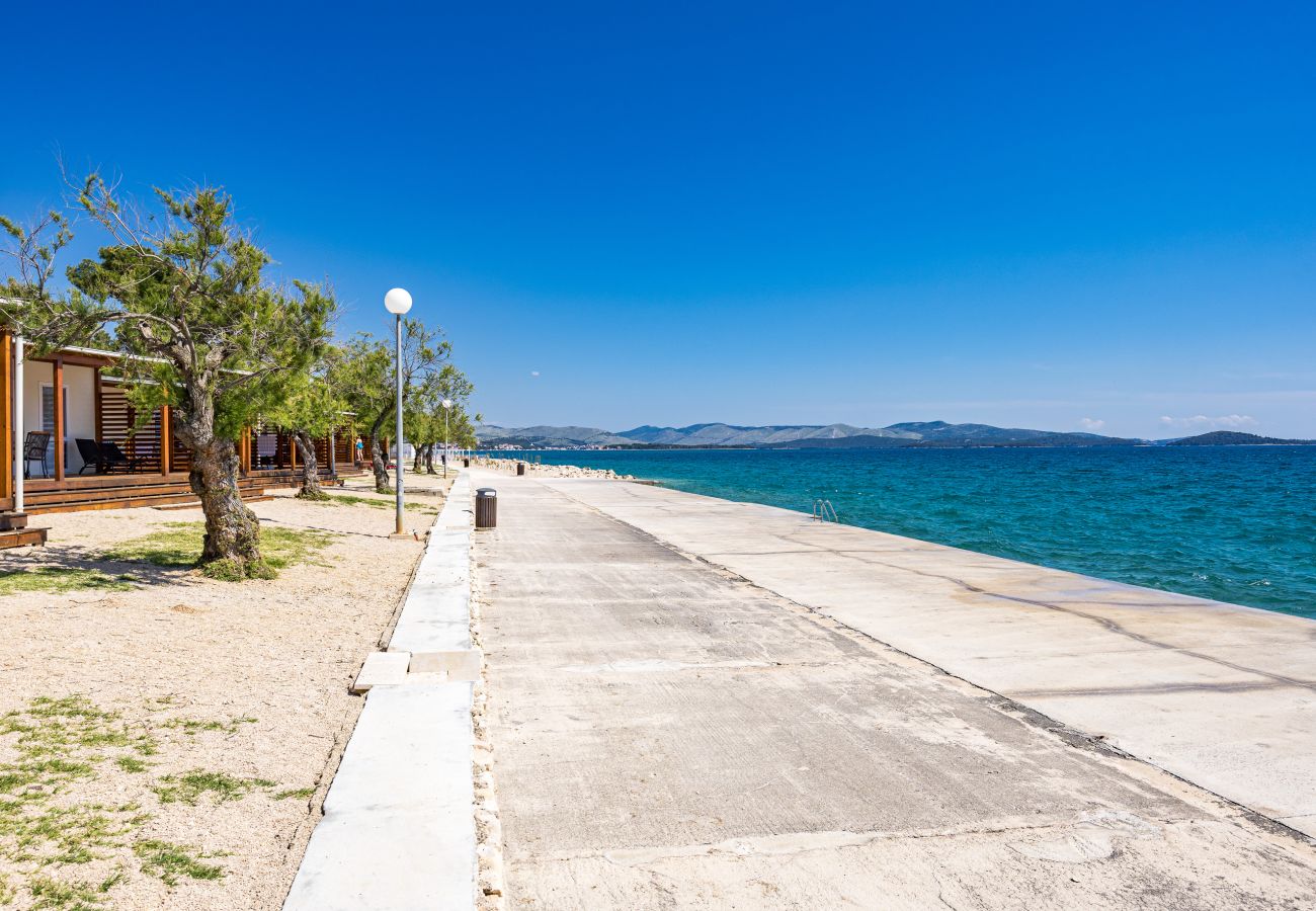 Ferienhaus in Šibenik - Deluxe Mobilheim direkt am Strand