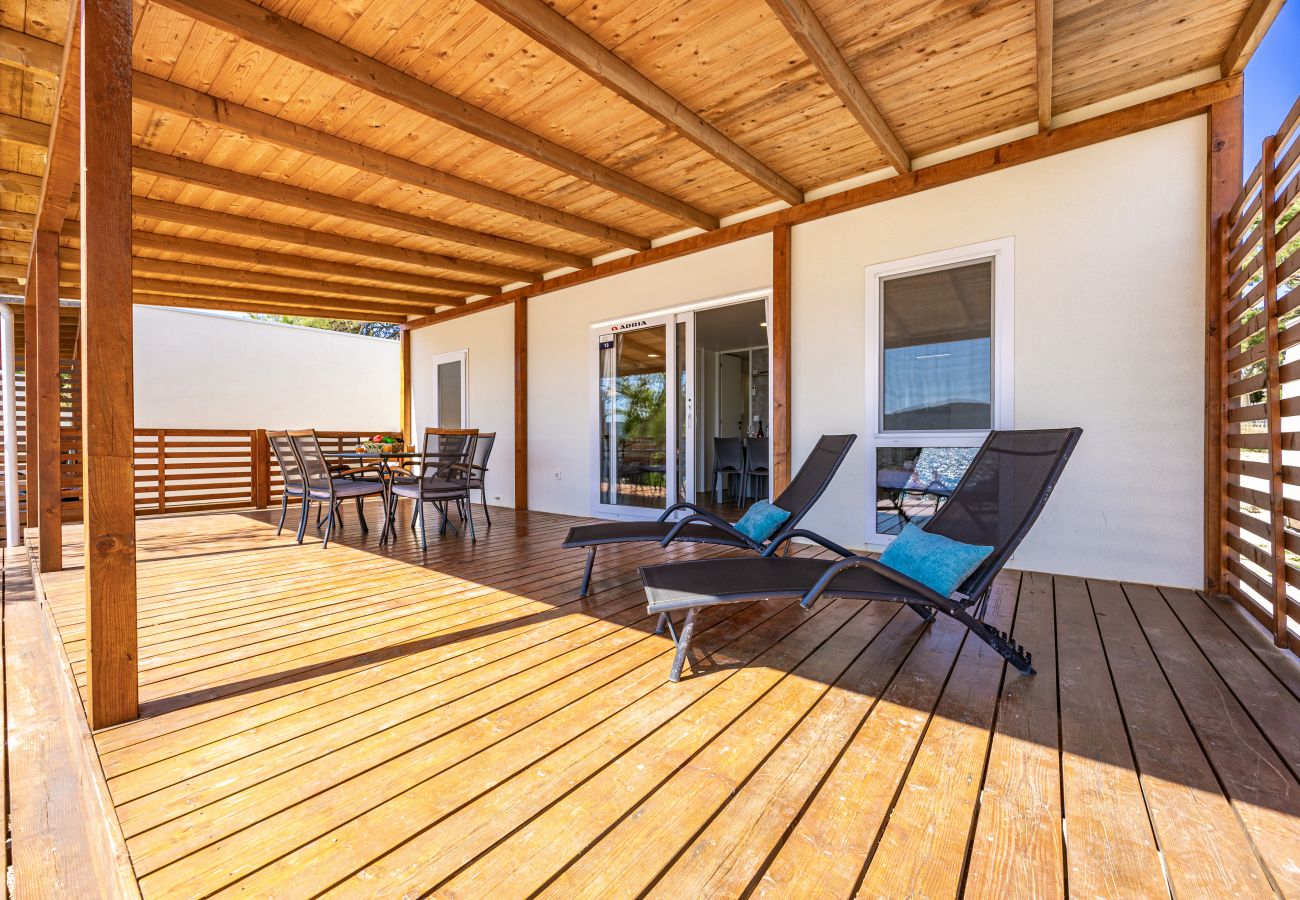 Ferienhaus in Šibenik - Deluxe Mobilheim direkt am Strand