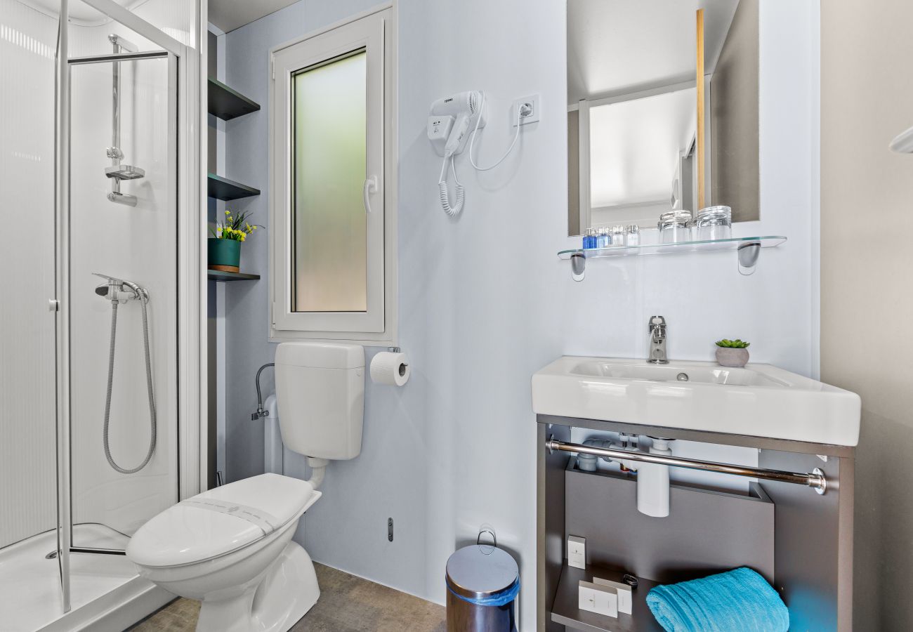 Doppelhaushälfte in Šibenik - Premium-Mobilheim direkt am Strand