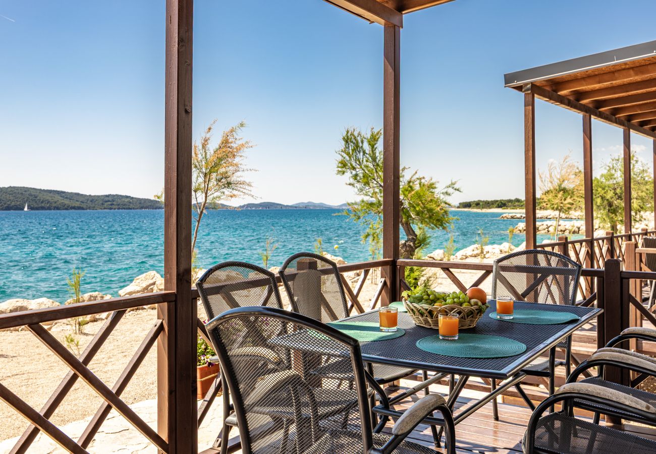 Doppelhaushälfte in Šibenik - Premium-Mobilheim direkt am Strand
