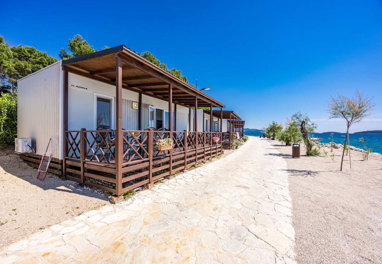 Doppelhaushälfte in Šibenik - Premium-Mobilheim direkt am Strand