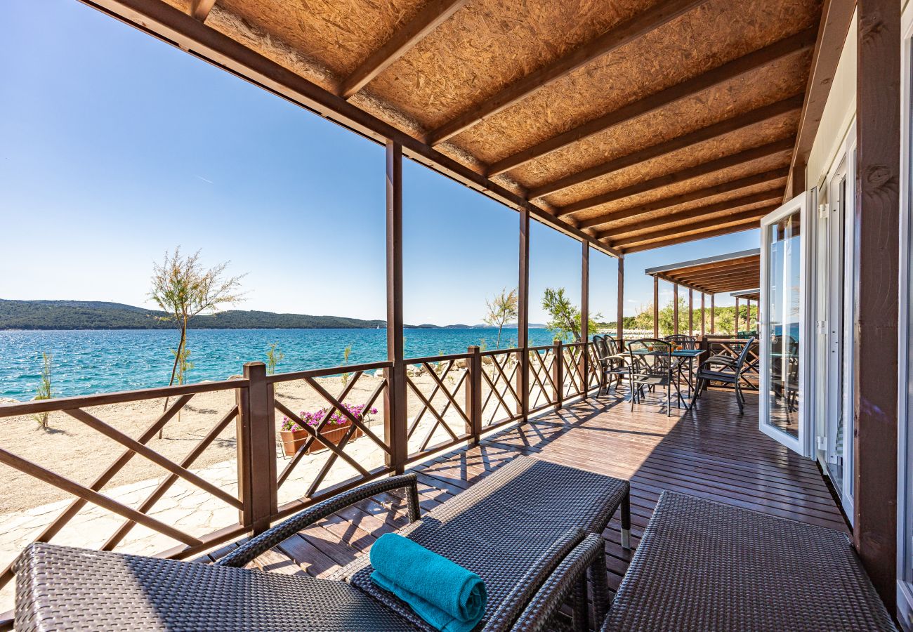 Doppelhaushälfte in Šibenik - Premium-Mobilheim direkt am Strand