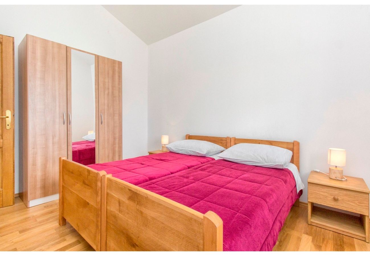 Villa in Brištane - Ländlicher Urlaub mit Pool - Villa Krka