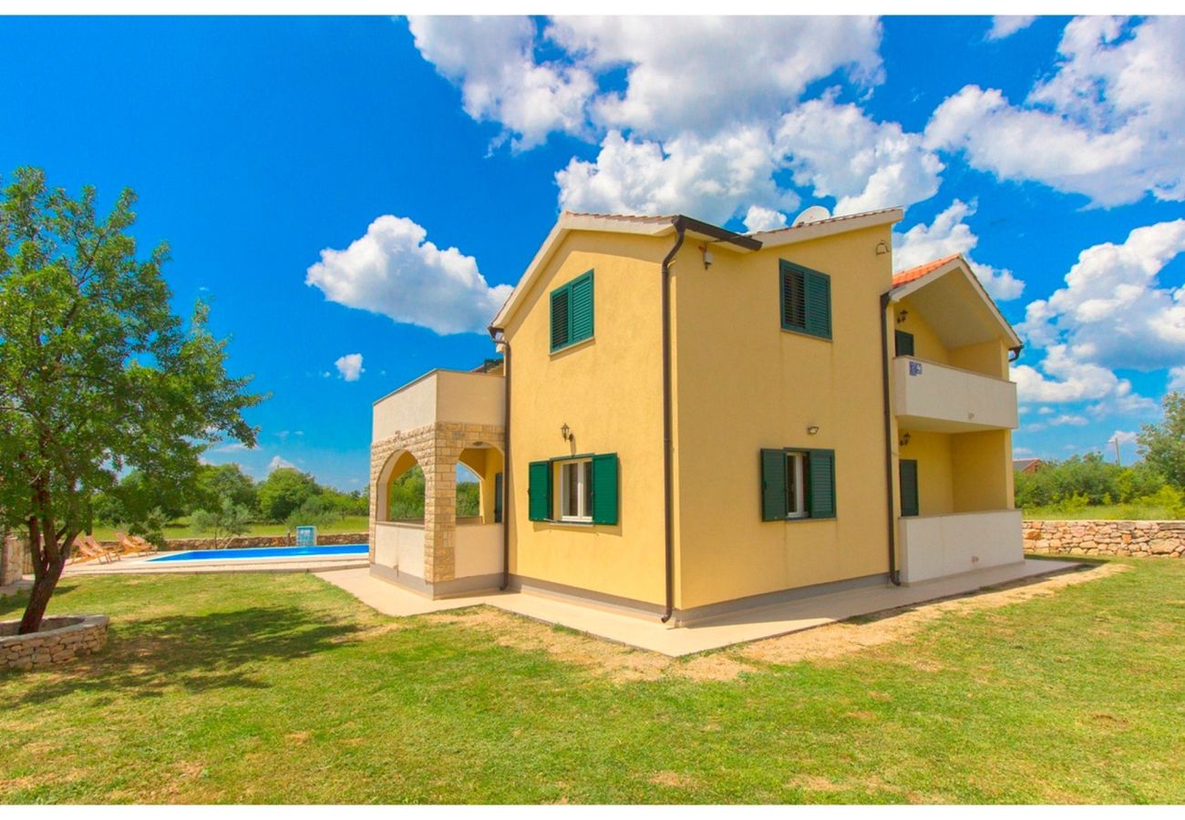 Villa in Brištane - Ländlicher Urlaub mit Pool - Villa Krka