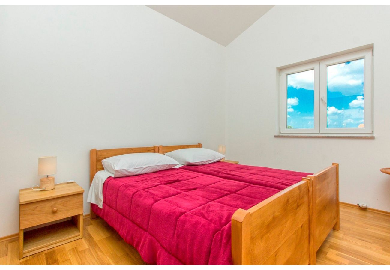 Villa in Brištane - Ländlicher Urlaub mit Pool - Villa Krka