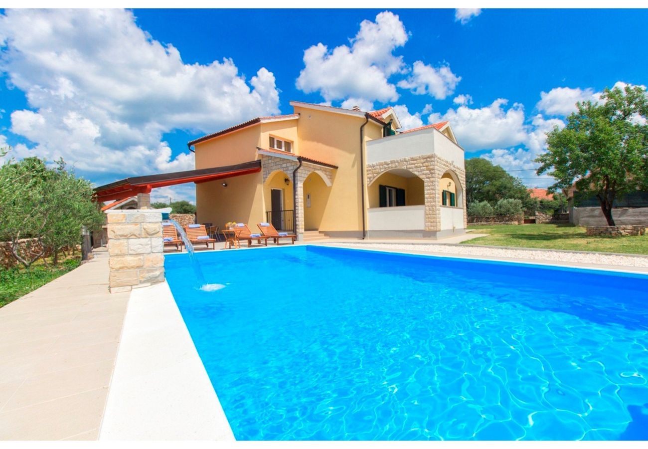 Villa in Brištane - Ländlicher Urlaub mit Pool - Villa Krka