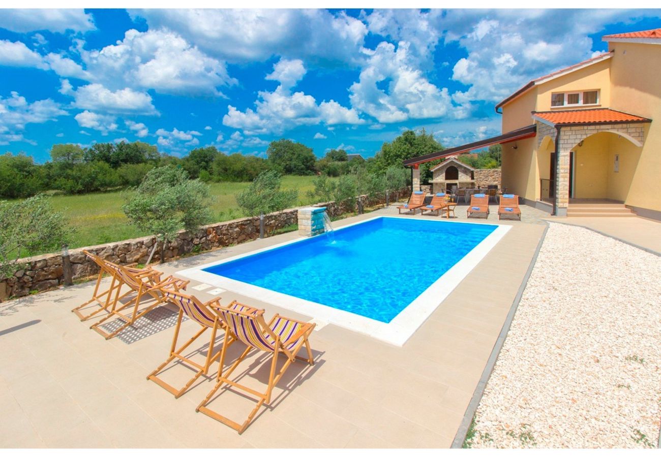 Villa in Brištane - Ländlicher Urlaub mit Pool - Villa Krka