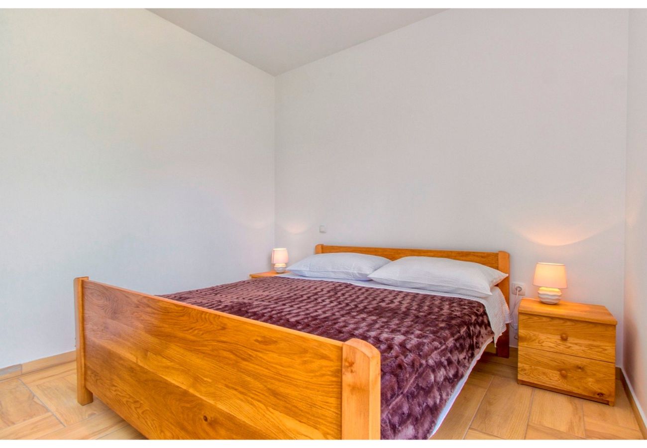 Villa in Brištane - Ländlicher Urlaub mit Pool - Villa Krka