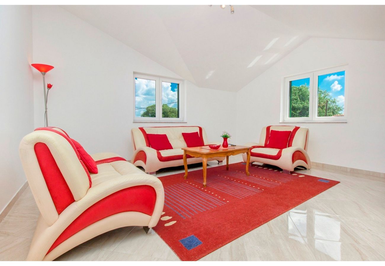 Villa in Brištane - Ländlicher Urlaub mit Pool - Villa Krka