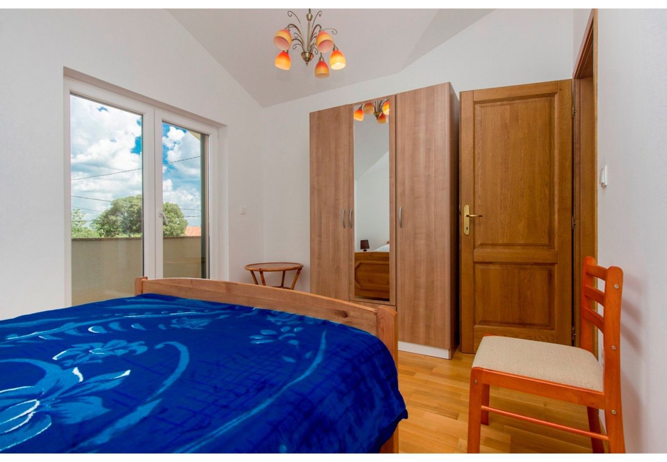 Villa in Brištane - Ländlicher Urlaub mit Pool - Villa Krka