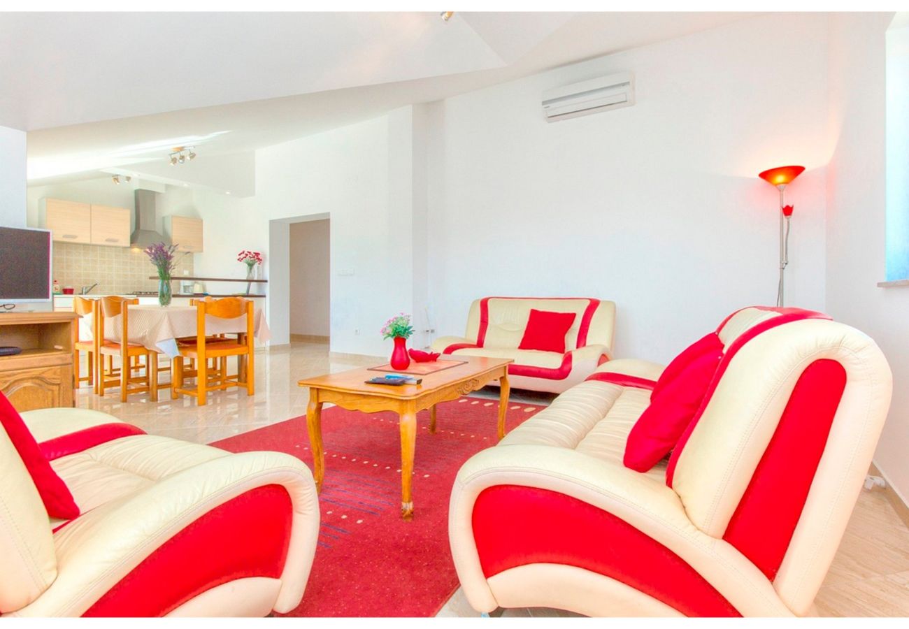 Villa in Brištane - Ländlicher Urlaub mit Pool - Villa Krka