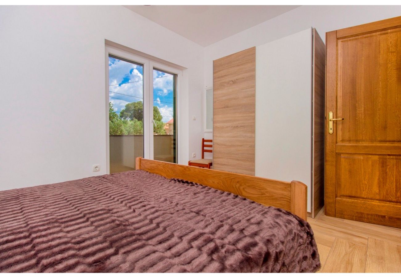 Villa in Brištane - Ländlicher Urlaub mit Pool - Villa Krka