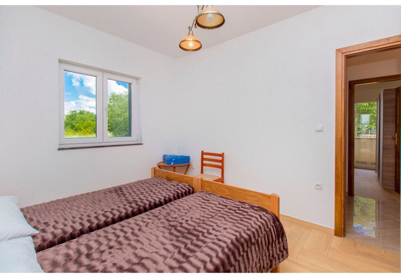 Villa in Brištane - Ländlicher Urlaub mit Pool - Villa Krka