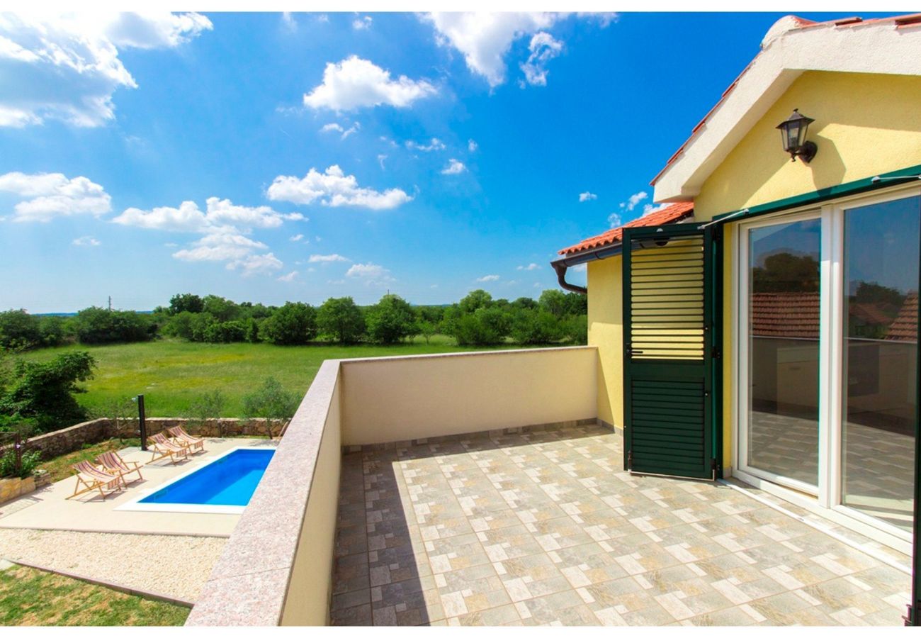 Villa in Brištane - Ländlicher Urlaub mit Pool - Villa Krka