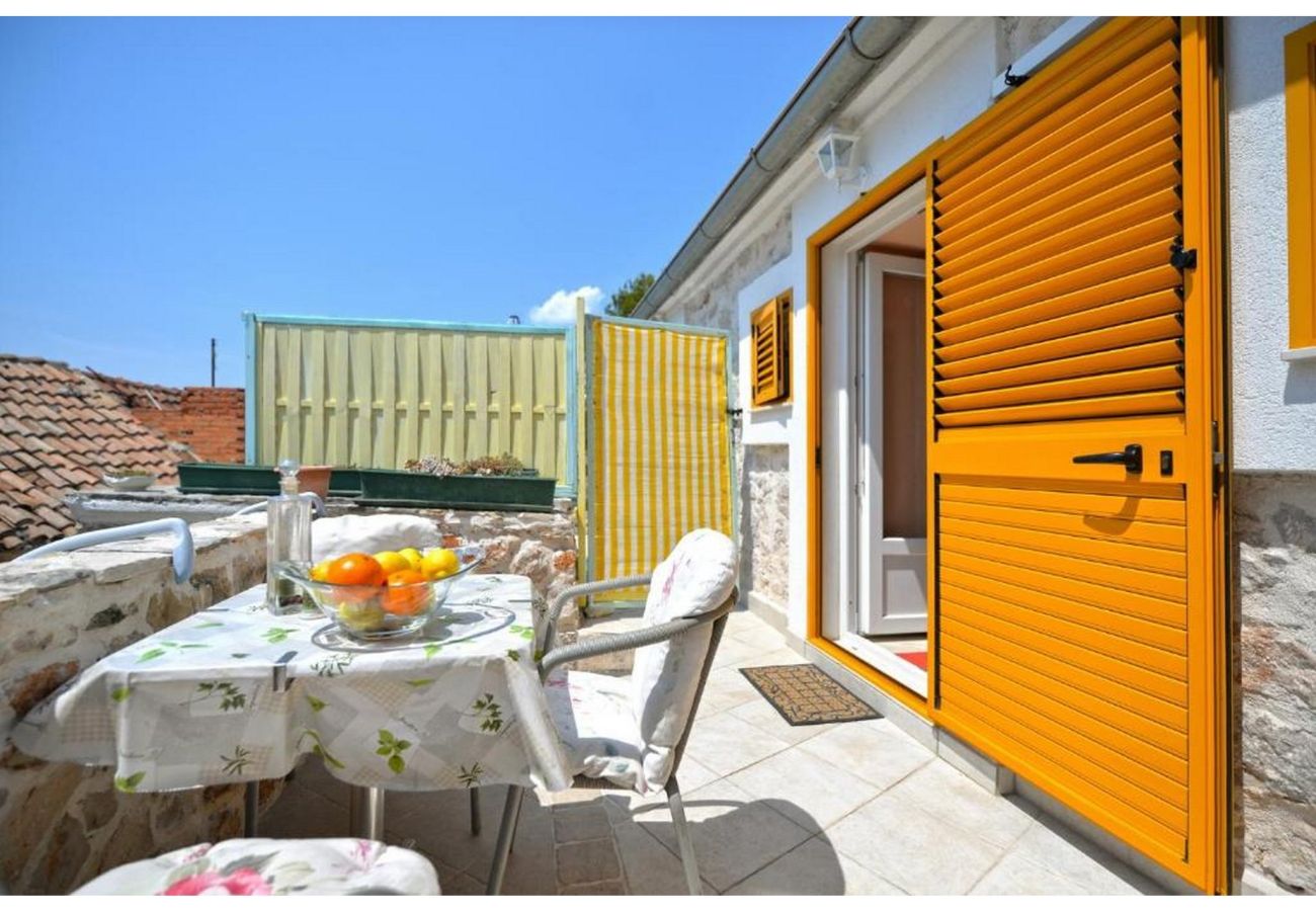 Ferienwohnung in Murter - Sunshine Apartment Gelb