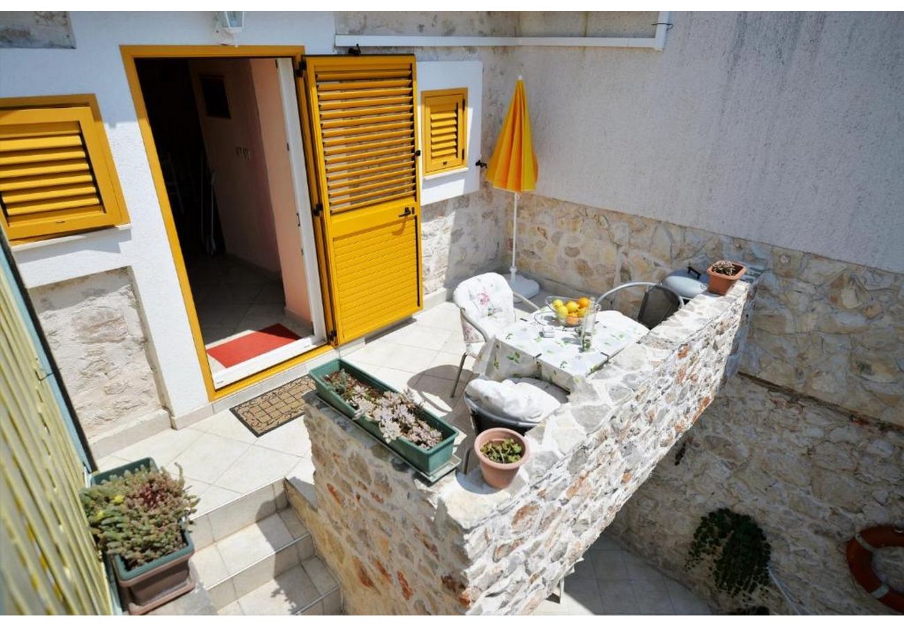 Ferienwohnung in Murter - Sunshine Apartment Gelb